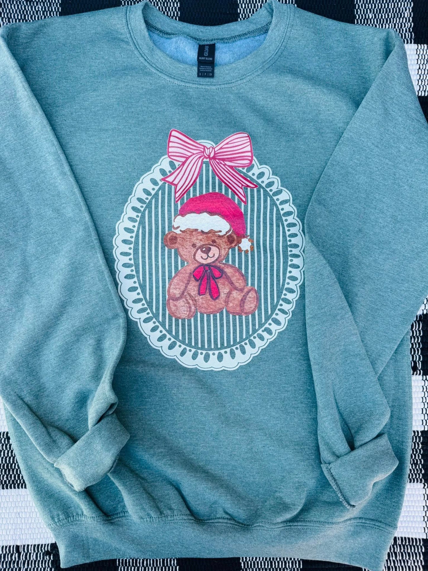 Christmas Teddy | Heather Dark Green | Sweatshirt
