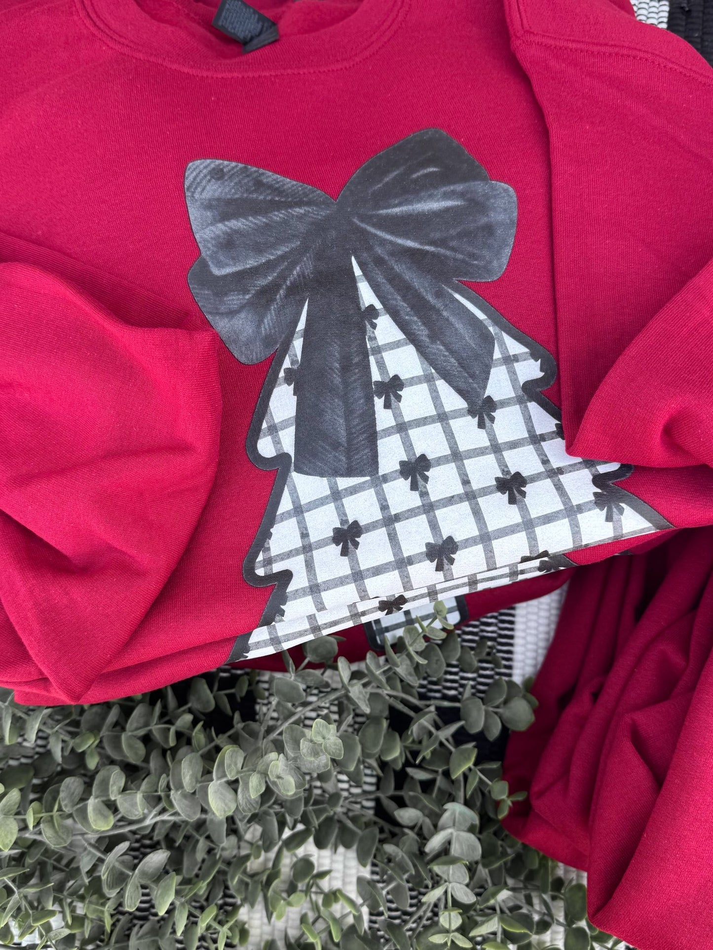 Black White Bow Christmas Tree | Sweatshirt