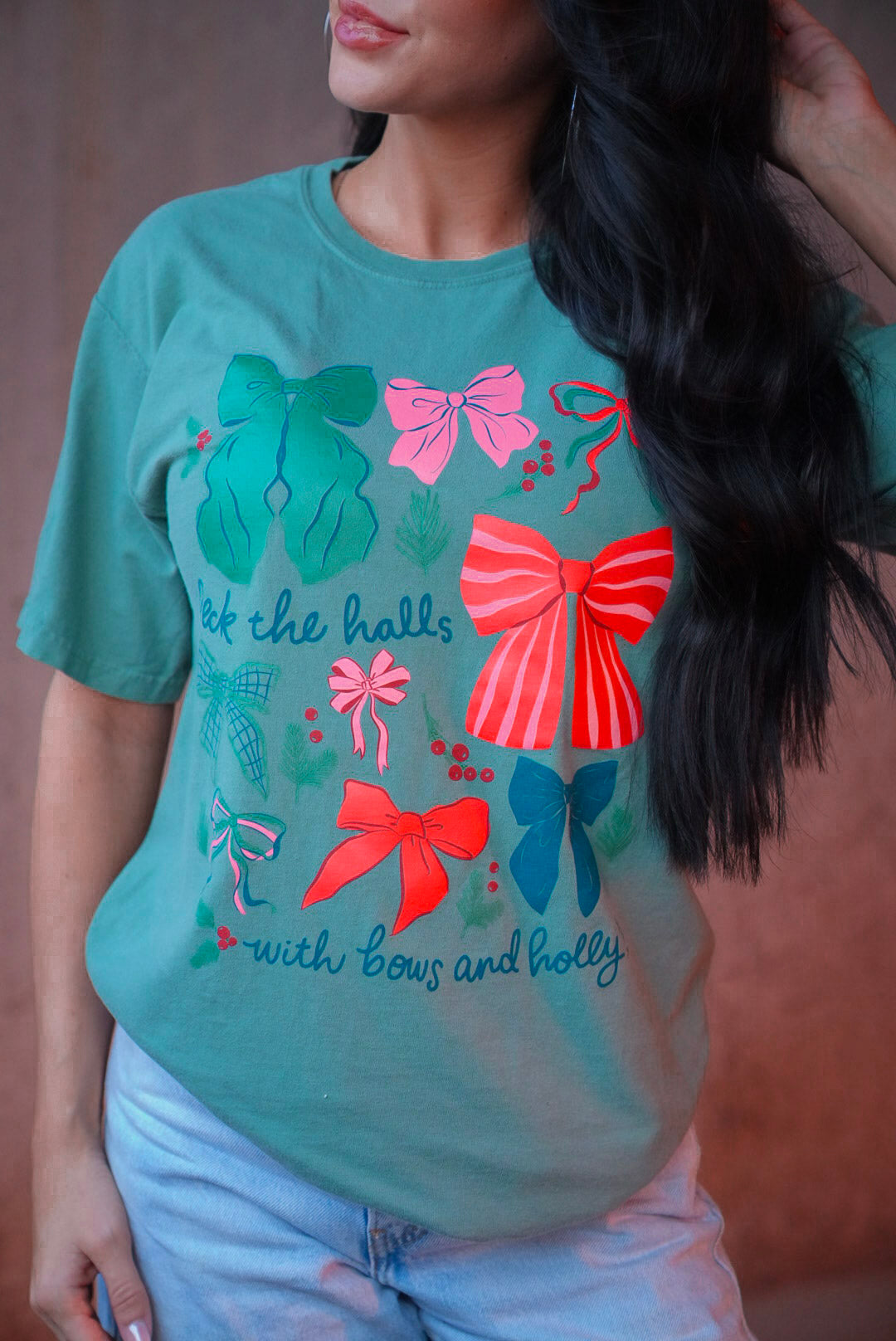 Bows and Holly | Cypress Green | Short Sleeve